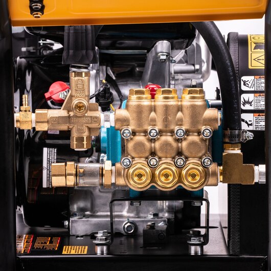 DEWALT HONDA® With CAT Triplex Plunger Pump Cold Water Professional Gas Pressure Washer (4200 PSI at 4.0 GPM)