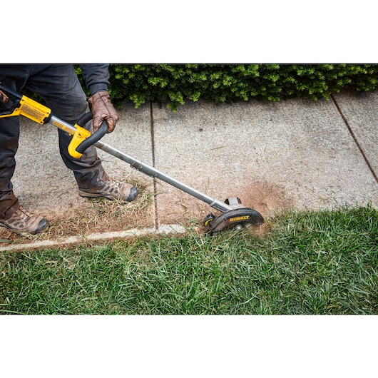 DEWALT 20V MAX* Brushless Cordless Edger Kit