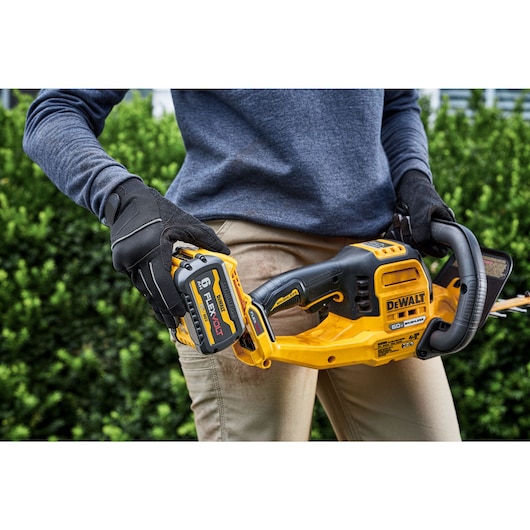 DEWALT 60V MAX* 26 in Brushless Cordless Hedge Trimmer (Tool Only)