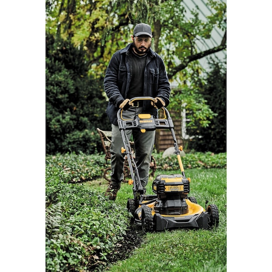 DEWALT 2X20V MAX* 21-1/2 in. Brushless Cordless Push Mower