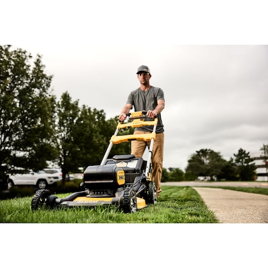 DEWALT 2X20V* MAX XR® Cordless RWD, Self-Propelled Mower Kit