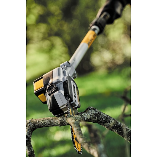 DEWALT 20V MAX* XR® Brushless Cordless Pole Saw (Tool Only)