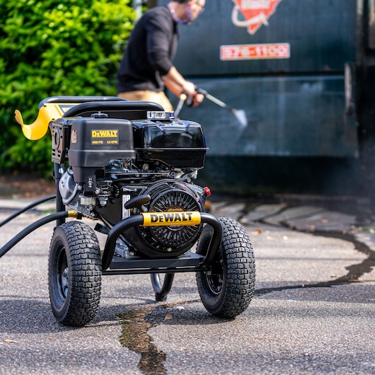 DEWALT Cold Water Gas Pressure Washer Powered by Honda® with AAA Triplex Pump (4400 PSI at 4.0 GPM)