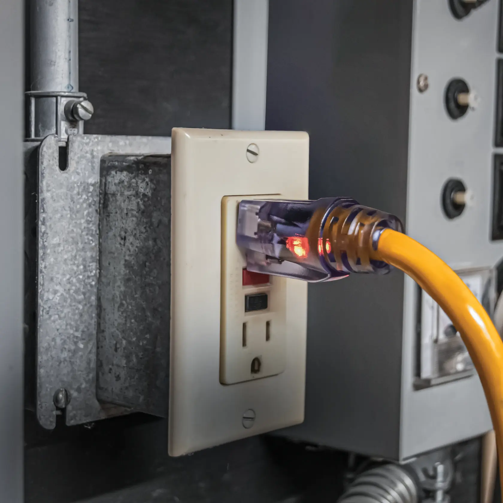 DEWALT® Lighted CGM Extension Cord (100 ft)