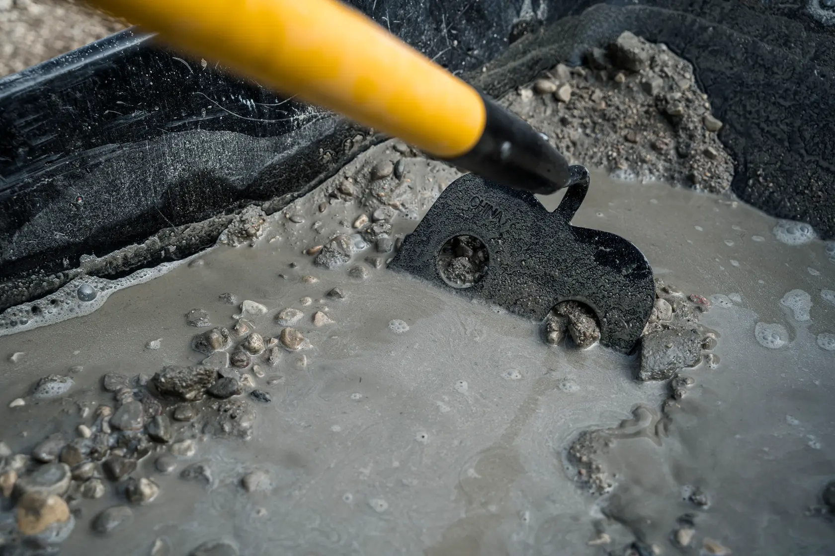 DEWALT® 53-in. Fiberglass Handle Mortar Hoe