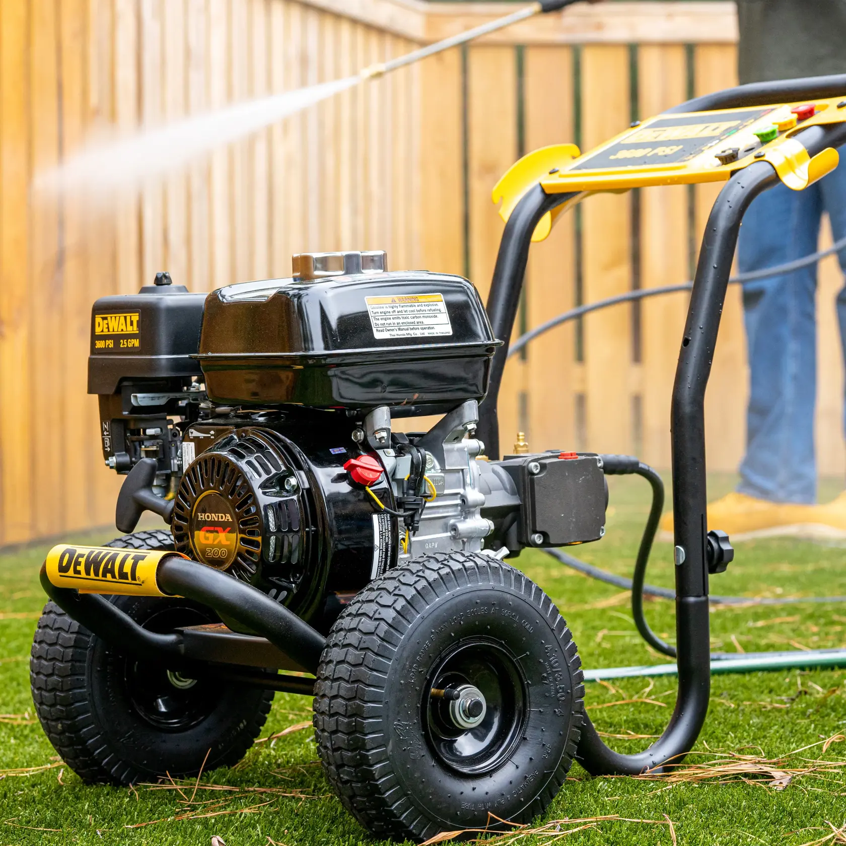 DEWALT® Cold Water Gas Pressure Washer Powered by Honda® With Triplex Pump (3600 PSI at 2.5 GPM)